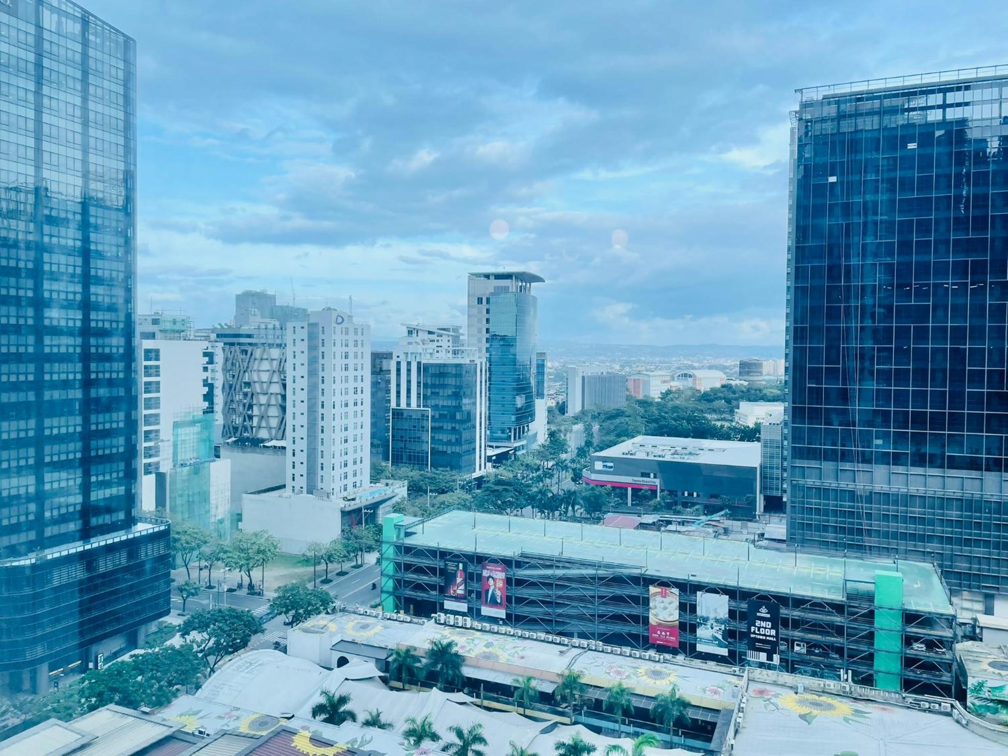 Uptown Parksuites Bgc ตากิก ภายนอก รูปภาพ